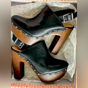 Gianni Bini chunky platform heels. Leather. Size 7. Great condition!